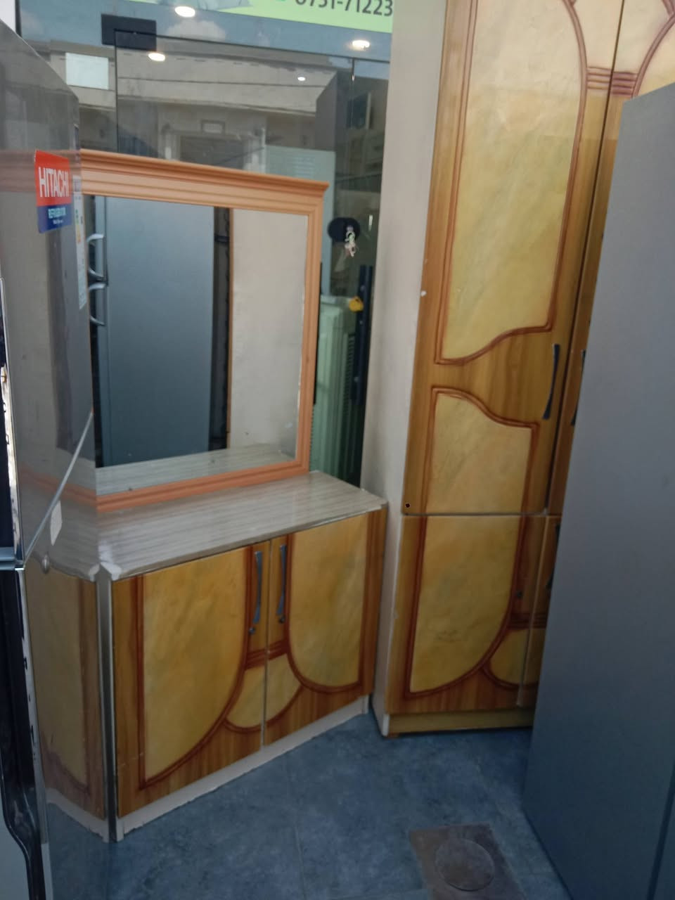 كنتور للبيع 3 قطع مع ميز تواليت سعر 150 للتواصل ***********
