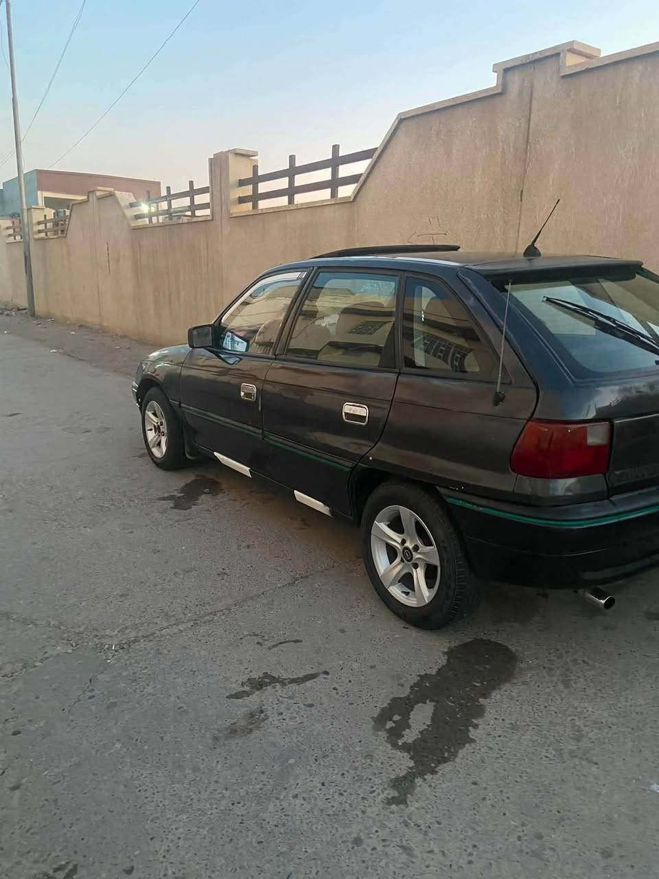 استره البيع موديل 93
محرك وكير شرط 

حداديه كامله 

تعال وشوف السياره كدام عينك 

سعرها 33 وبيها مجال 

***********
