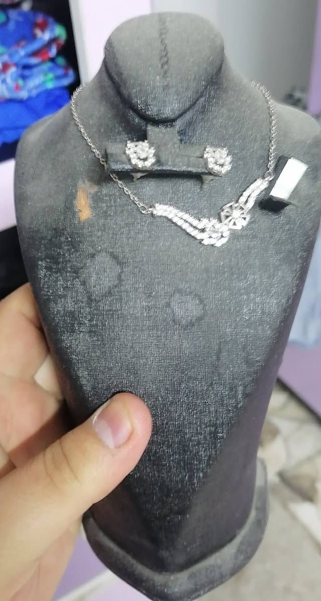 السلام عليكم
اخر قطع مال اكسسوارات
ملكانات مشكل
مال قلايد واسوارت ومحابس 
فقط ينرادلهم غسل وسخات


**إذا كنت صاحب هذا الإعلان وتريد حذفه لأي سبب، رجاءا أرسل رسالة إلى الدعم الفني**