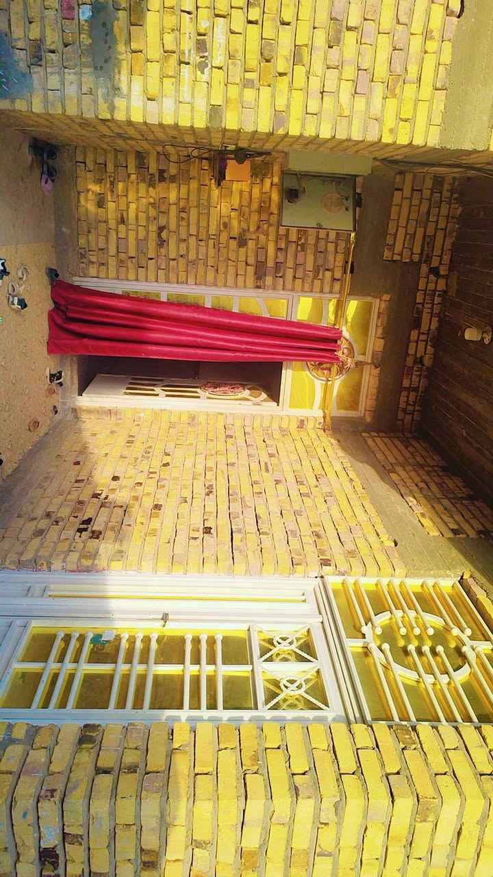 بيت زراعي في الشموع  نزلت المرحوم المهندس حيدر فارس  بيت جبير طابقين الأول أربع غرف كبيره صاله ديوانيه عشره م صحيات خارجيه   طابق الثاني ثلاث غرف ومجمع صحيات  المساحه الكليه 570 متر مع حديقه خلف البيت للاستفسار ***********
