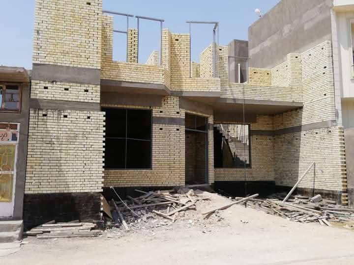 هاذي أحد عمالي من البناء في الكوت مع اخوكم أبو حسين الخلفه للبناء ***********
