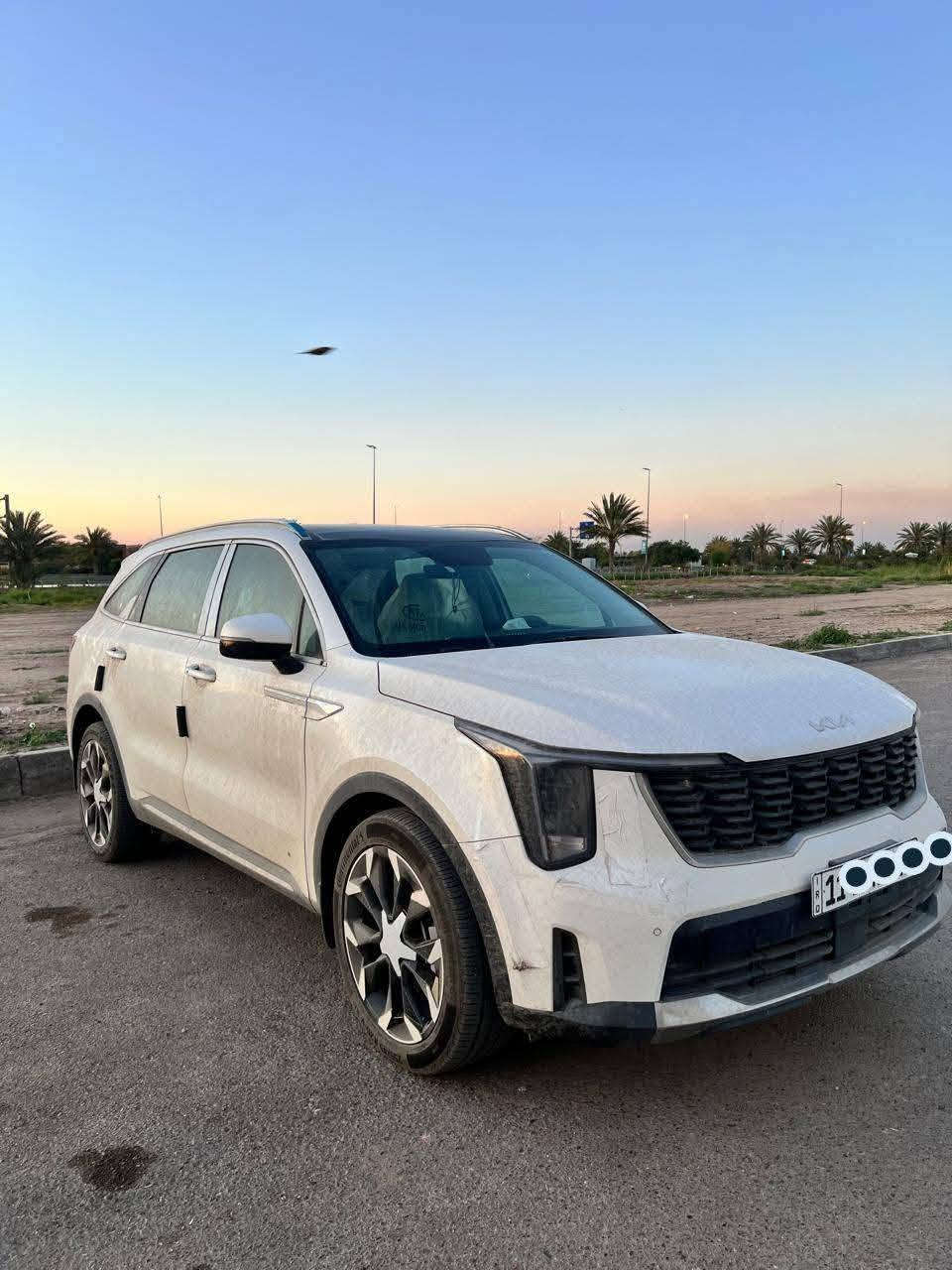 السلام عليكم
سورنتو 2024 ماشيه 18 كفاله عامه 
مواصفات 
بنوراما    داتشو.  ويل 20
وباقي مواصفات معروفه 
مكان قرب مطار بغداد 
***********
