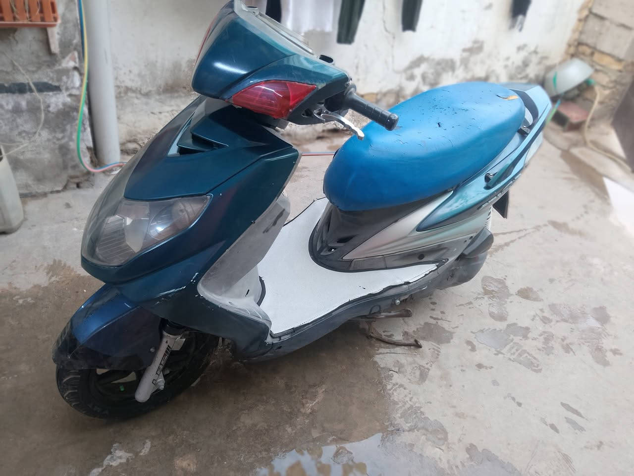 سلام عليكم سكنس فحل ياباني خطين نوزل محرك ممدود على درنفيس دراجة خير من اللة تجي تشغل وتطلع باي وقت ترايك وين ميعجبك اشاير شغالة دبل اشارة عالي ناصي دراجة حلوة السعر 600 وبيهة مجال  مكاني بغداد الحسينية مال راشدية
وتساب ***********
