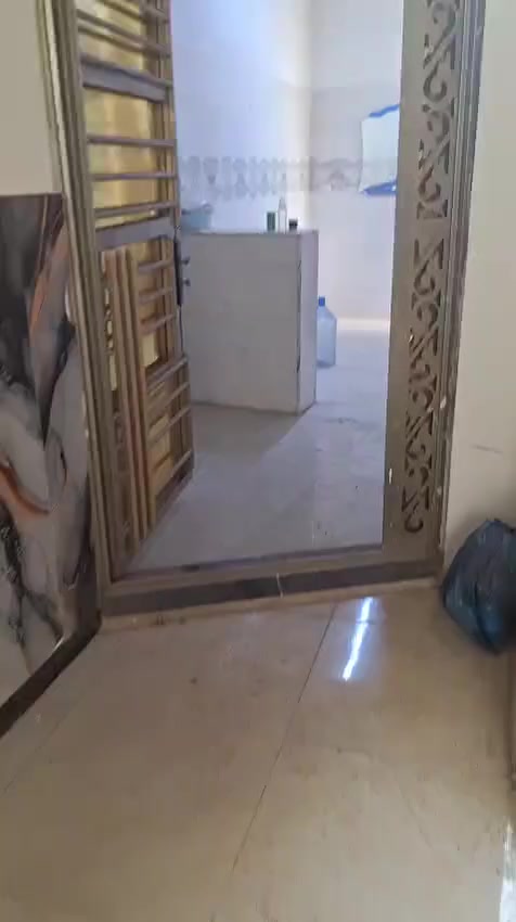 للايجار
شقق  طابق 3 
غرفتين وصالة ومطبخ
وخدمات  400الف 
وغرفه وصاله ومطبخ وخدمات. 350 
حي جهاد الضباط.
***********
