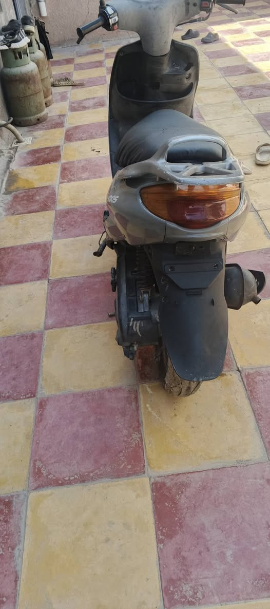 سلام عليكم دراجه دولفين للبيع او مروس  درجه نضبفه محرك كشر كهربائيات كله شغاله نكره سلف  مكان الرميثه  الشراي يتصل *********** محرك مفتوح مره وحده السعر 550 وبيه مجال بصيط
