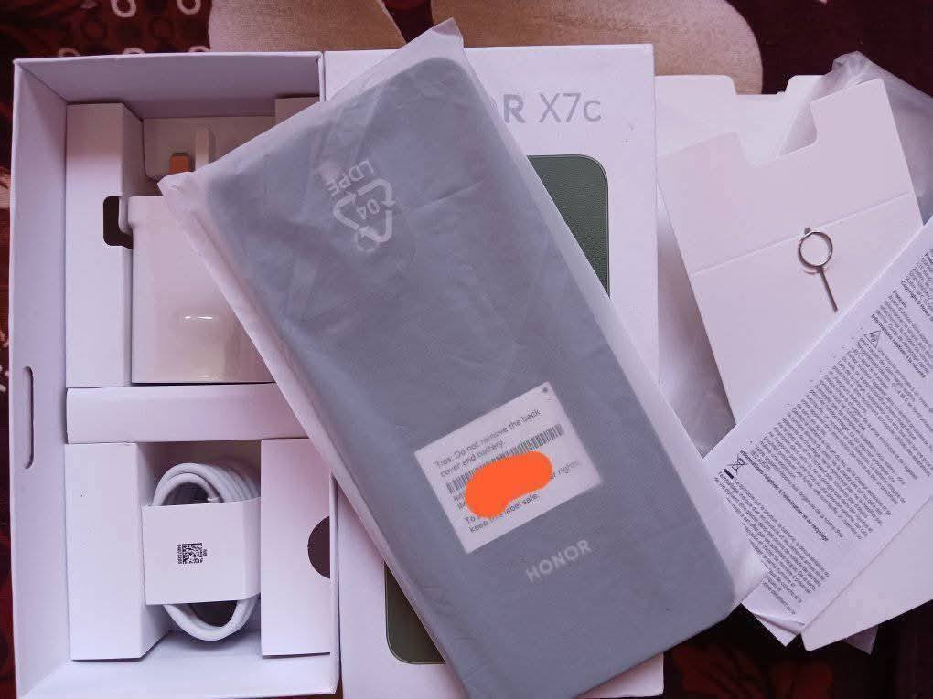 للبيع هونر x7c جهاز جديد
مامستخدم كامل ملحقاته
ذاكرة 256
رام 8+8
بطارية 6000 
 *********** واتساب
