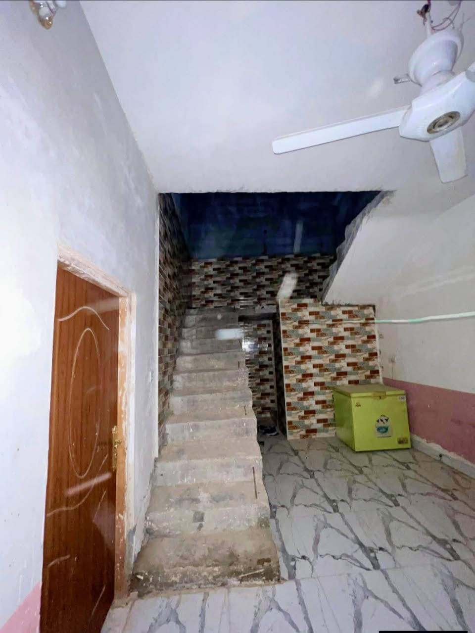 سلام عليكم دار للبيع مساحه    200 مع قطعه  المساحه 190في منطقة البوحمير ***********واتساب
