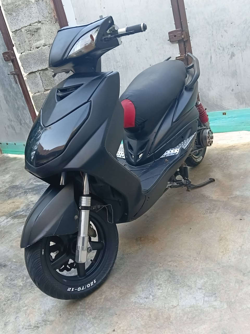 سلام عليكم سكنس فحل للبيع تزويد كامل مكينه شلعه ومعدل دبلات مزوده بكلايت بجم خلفي تزويد شكل تيماكس صلنصه رياضي شركه كلجات رياضي دراجه كامله من كلشي مابيه اي نقص السعر 800 وبيه مجال مكاني بعقوبه ***********
