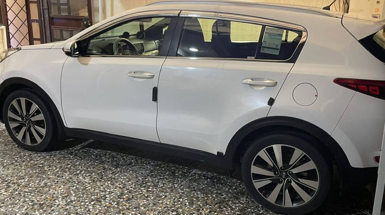 كيا سبورتج ٢٠١٨ خليجي ماشيه ١٠٠ قابل للزياده بيه دعاميه فقط اثر شك السياره كله بلاديه صدره ع وضع شركه تخم تايرات داخل مخمل وجلد حمصي مكان السياره حي جهاد للاستفسار اتصال فقط ***********
