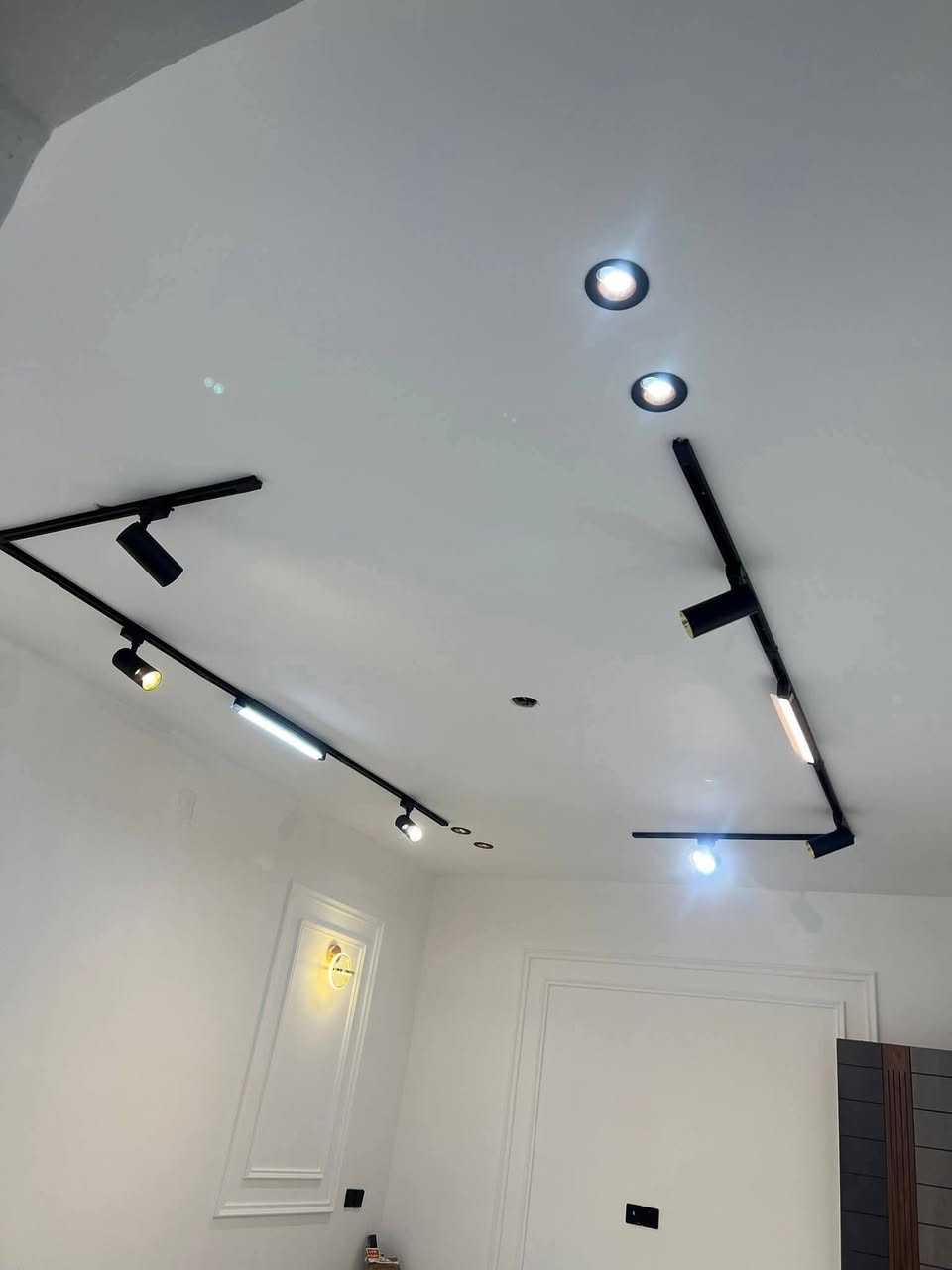 يوجد لدينا مشتملات للبيع🏡
بناء مشتملات حديث درجه اولى 🎖️
_________________
الواجهه{5} النزال {20}
_________________
كل مشتملات مساحه 
________________
((100)) م/((100)) م/
________________________
يحتوي مشتمل واحد على ::

يحتوي على+ خدمات +وغرف نوم ((3))
+وصاله+ ومطبخ+ واستقبال +وصحيات +ومنور
________________________

📍الموقع:: حي الجهاد 
📍منطقه الامانه ///وخلف معرض الصباح قريب شارع التجاري ::✅
________________________
المراجعه// (((مكتب الصادق للعقار))) 
الموقع// مكتب حي الجهاد 
على الشارع التجاري 
يم الكراج 
________________________
التواصل على الارقام ☎️

***********واتساب 📞

*********** تصل 📞

