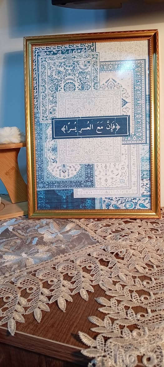 ألا بذكر الله تطمئن القلوب" ❤️
​زاوية هادئة في المنزل، لوحة تجمع بين دفء السجاد وذكر الله.. وصفة مثالية للسكينة والراحة النفسية. اجعلوا منازلكم تضج بالجمال والذكر. ✨
​أسعد الله أوقاتكم بكل خير وطمأنينة.
#توزيعات #شموع_معطرة #ديكور #اكسبلور #مناسبات #ديكورمنزل #ديكورات #هدايا


**إذا كنت صاحب هذا الإعلان وتريد حذفه لأي سبب، رجاءا أرسل رسالة إلى الدعم الفني**