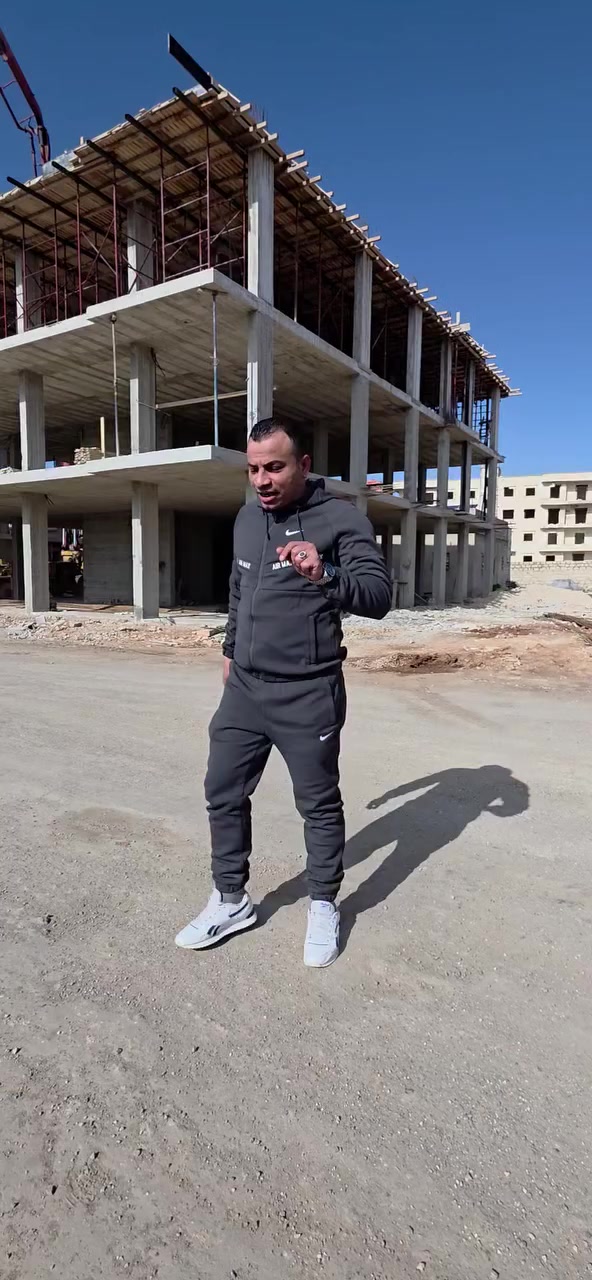 🏙️ مشروع السيتي – عنوان الفخامة في كفر حمرة

📍 الموقع المميز:
يقع المشروع على طريق السكة في كفر حمرة، على بعد 3 كم فقط من جمعية الزهراء، ضمن منطقة راقية تجمع بين الهدوء وقرب الخدمات الأساسية.

🏗️ تفاصيل المشروع:
يتألف من 3 أبنية سكنية راقية، جميعها على شوارع مفتوحة بالكامل:

شارع أمامي بعرض 16 متر

ونصف المشروع على شارع 8 أمتار
يعني ما في ولا شقة خلفية، كل الشقق بإطلالات أمامية ومفتوحة 🌅

✨ تصميم راقٍ ومنظر موحّد:
واجهة المشروع الخارجية موحدة بتصميم أنيق وعصري يعكس الانسجام والرقي، ليكون البناء تحفة معمارية متكاملة من الخارج.

🛋️ المساحات المتوفرة:
من 135 م² إلى 195 م²، بتقسيمات مدروسة لتأمين الراحة والعملية في آنٍ واحد.

🏢 مواصفات المشروع:

مصاعد حديثة (أصانصير)

تشطيبات داخلية عالية الجودة

موقع قريب من الخدمات والمدارس والأسواق

أبنية بإطلالات مفتوحة بالكامل

💰 نظام الدفع:
امتلك شقتك اليوم بأقساط مريحة تمتد لمدة سنة كاملة 💵
مع تسليم خلال سنة واحدة فقط من تاريخ التعاقد!

💲 سعر المتر: من 265 حتى 300 دولار فقط
⚖️ السعر قابل للتفاوض حسب المساحة وطريقة الدفع

✨ ليش تختار مشروع السيتي؟

موقع راقٍ واستراتيجي

تصميم موحّد فخم للبناء الخارجي

واجهات مفتوحة بدون شقق خلفية

أقساط مريحة وتسليم سريع

جودة تشطيب عالية

📞 للحجز والاستفسار:
📱 0944652294 – 0930572711

احجز شقتك الآن قبل ارتفاع الأسعار 💎
مشروع السيتي... فخامة السكن تبدأ من هنا.

#مشروع_السيتي #كفر_حمرة #جمعية_الزهراء #عقارات_حلب #شقق_للبيع #عقارات_سوريا #استثمار_عقاري #حلم_البيت #تملك_شقة #تقسيط_مريح #مشاريع_سكنية #عقارات_الزهراء #بيت_احلامك #شقق_جديدة #سكن_راقي


**إذا كنت صاحب هذا الإعلان وتريد حذفه لأي سبب، رجاءا أرسل رسالة إلى الدعم الفني**