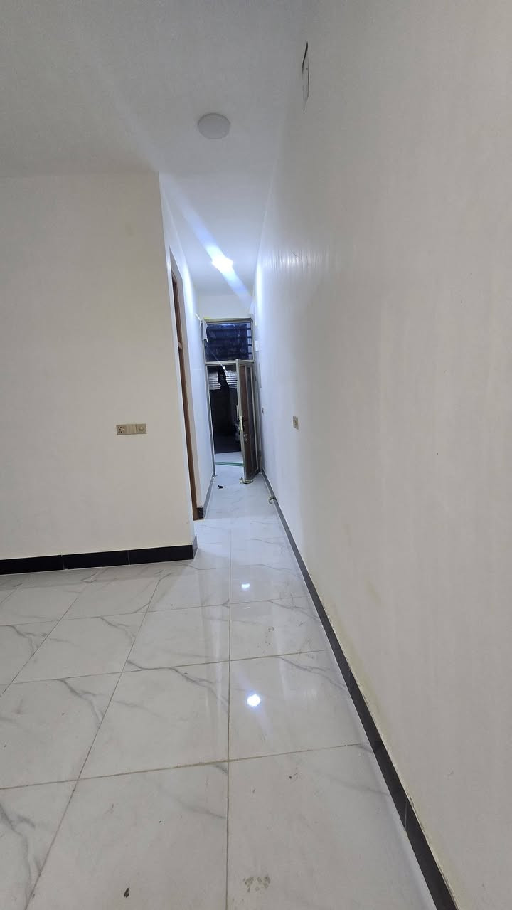 مشتمل للبيع بحي الجامعه خلف العماره الحمراء ثالث شارع  غرفتين نوم وصاله ومطبخ واستقبال وبيتونه كبيره ***********
