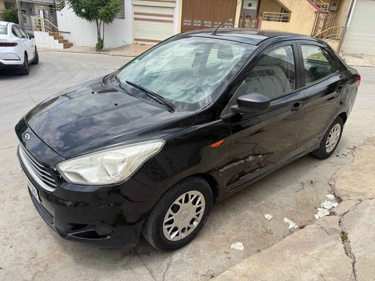 Ford figo 
مۆدیل ٢٠١٦
رەشی قەتران
تەنها یەک پەلە بۆیاخی هەیە 
سەیارەکە زۆرجوان تەنها ١٠٩ هەزار کم
یەکدەست و ماڵی دۆستە 
گێرو مەکینەو کارەبای بەشەرت نەکراوە
سەنەوی ژینگە تا ٢٠٢٨ تازەیە
سعری ٧٣ مجالیکی هەیە
بۆ ت***********   *********** شوێن سلیمانی السليمانية, العراق
