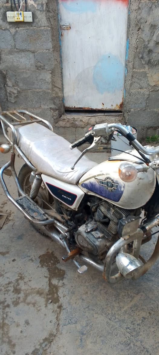 اسلام عليكم دراجه جني للبيع دراجه مكينه جديده خير من الله كهربأيات كامله نقص بس البك لايت متحرك اوراق كامله موديل 2011 السعر 350 مكاني ديالى شهربان ***********
