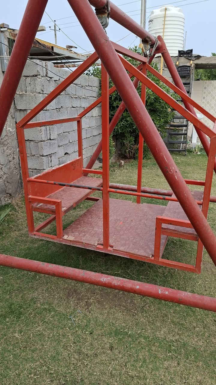 ام عليكم مرجوحه اطفال او حتى اكبار يصعدون عادي الئن هيه تحمل ٣٠٠ كيلو السعر علا خاص ***********
