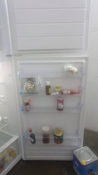 ثلاجة • أجهزة منزلية