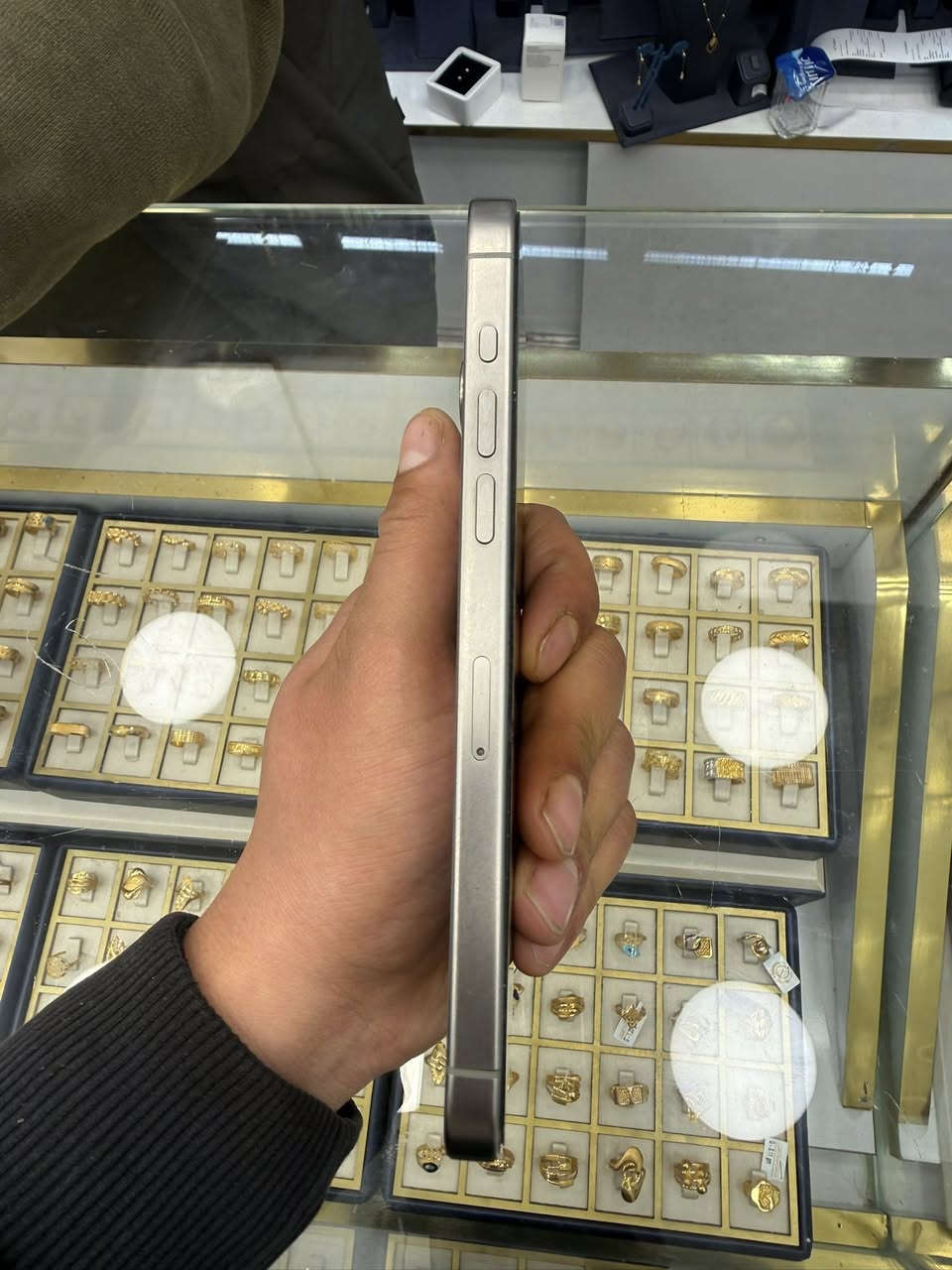 ايفون 15برو ماكس
نضافه 100‎%‎

بطاريه 87

السعر 1000 وبي مجال حك الجيه 

مكاني الكاظميه
***********
