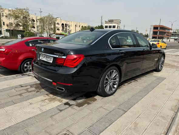 السلام عليكم 
سياره BMW740Li كرستاله 

سياره موديل 2014 
خليجي وكاله العروش السياره ماشيه 110 الف كيلو متر سياره بعدهي جديده و ما بيه نقوصات اله أشياء بسيطه سياره مكفوله كير و مكينه بلادي بدون اي نقص سياره بل واقع احلى من الصور 

مواصفات السياره 
بيبان شفط 
صندوق شفط 
تحكم الشاشه من خلال الماوس 
نظام صوتي من هارمن كاردون 
سياره بيه ٥ انظمه قياده 
‏(Eco_comfort_comfort+_sport_sport+)

فتحه سقف 
غسل الايت الأمامي من خلال مرشه الايت 
حساسات امامي خلفي 
كامره خلفيه 

السياره مكينه 3000تون تيربو 
تبريد و تدفئه بل كشنات 
السياره ٣ قطع تبريد 
و يعد بيه موصفات هواي 
السياره حادثه جاملغ و بنيد بدون ايرباك بيه تعديل بسيط بل لغد 

رقم بغداد تحويل ثاني يوم 

السعر 225ورقه و بي مجال 

للتواصل ***********
