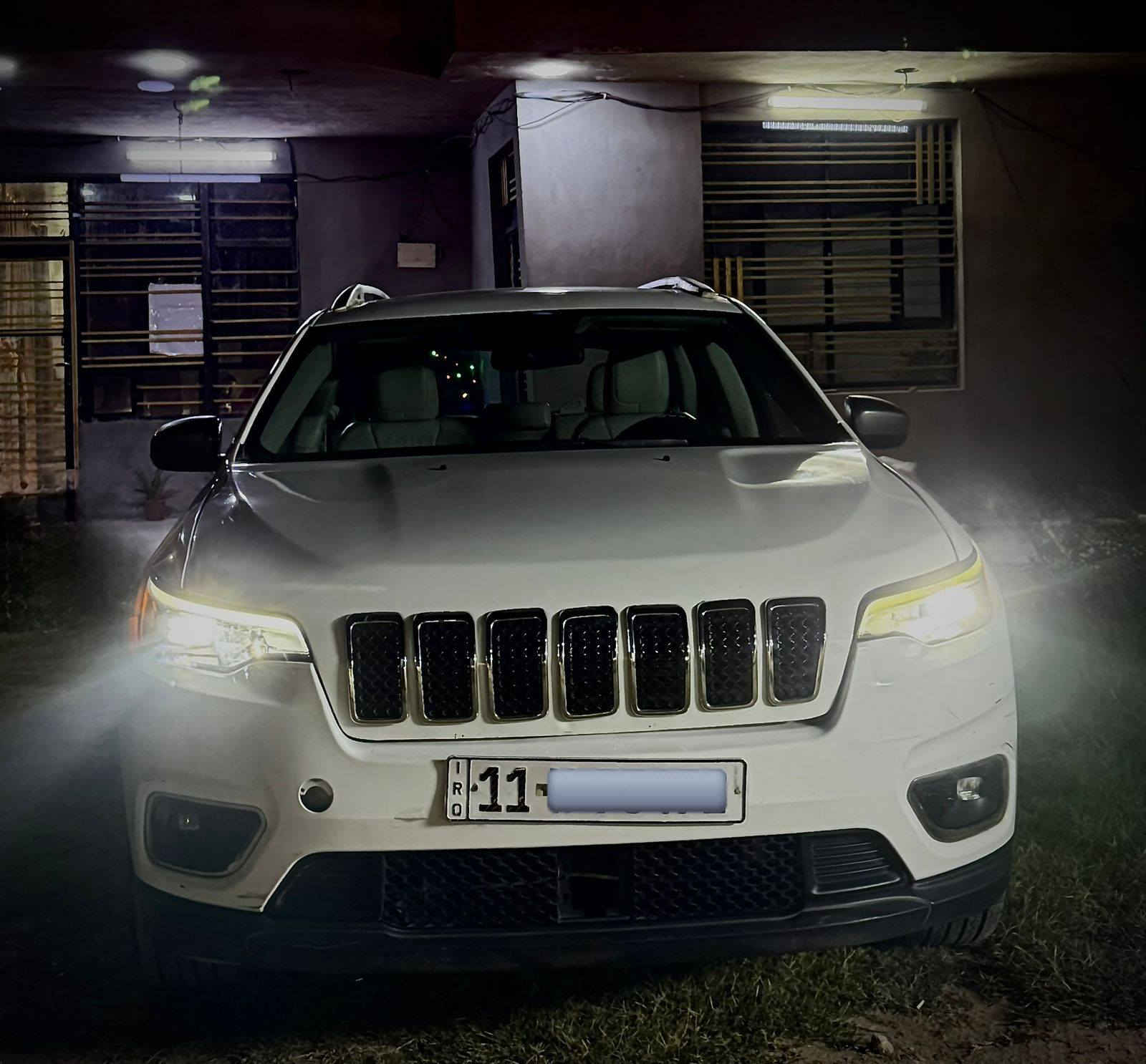 السلام عليكم
للبيع او مراوس حسب القناعة 
 جيب شيروكي موديل 2021 امريكي
 رقم بغداد دولي بسمي فول مواصفات لمتيد دفع رباعي 
بصمة تشغيل بصمة ابواب سستم صوت  
 محرك 3600. كير ومكينة وحدادية جديد كشنات جلد داخل بيجي
 تبريد قطعتين كشنات كهرباء شاشة كبيرة
جنطة كهرباء شفط اشاير بل مري تشغيل عن بعد بنوراما تحكمات ستيرن خزن ميموري 
حادثهة بامريكا جاملغ فقط السيارة بل عراق مجفية على جهة الصدر 
السعر 130$ وبي مجال 
مكان بغداد / الدورة 
 للاتصال ***********
