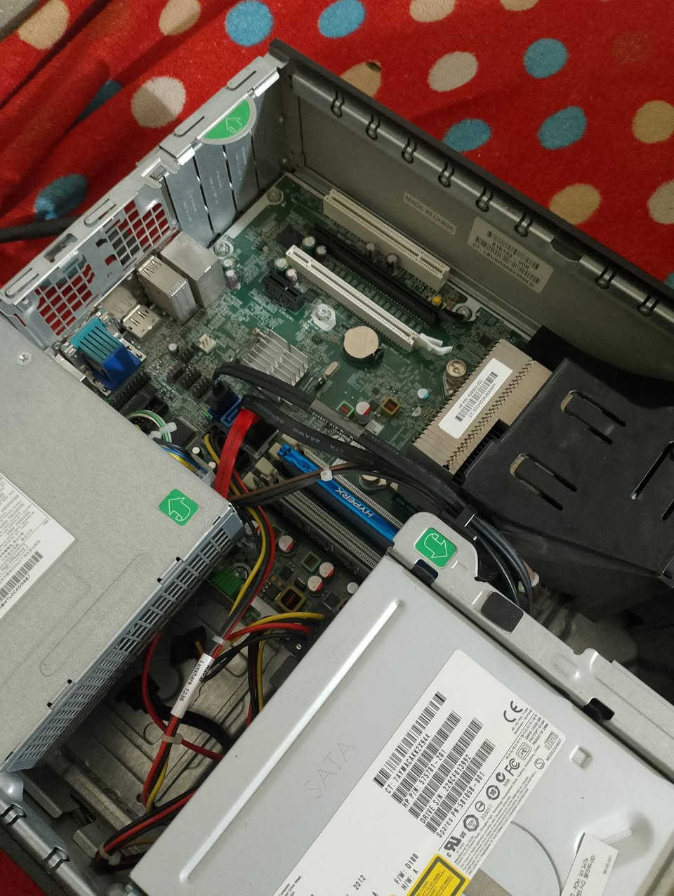 من رخصة الادمن!
حاسبه للبيع مواصفاته: 
نوع الجهاز: HP Compaq Pro 6305 SFF (جهاز مكتبي من شركة HP).المعالج (CPU): AMD A8-5500B APU مع معالج رسوميات Radeon HD Graphics مدمج. يحتوي المعالج على 4 أنوية وتردد يصل إلى 3.2 جيجاهرتز.الذاكرة العشوائية (RAM): سعة 12 جيجابايت (12288MB).نظام التشغيل: Windows 10 Pro بمعمارية 64-bit.(موضح بصورة) 
ملحقاته: ثنين ماوس باد-سماعة مكتبيه-سماعة رأس-usp مال واي فاي-كيبورد-ماوس-انارة ديكور-شاشة(بيه شخط بس ما مأثر عليه)-كيبلات التشغيل. 
السعر: 140


**إذا كنت صاحب هذا الإعلان وتريد حذفه لأي سبب، رجاءا أرسل رسالة إلى الدعم الفني**