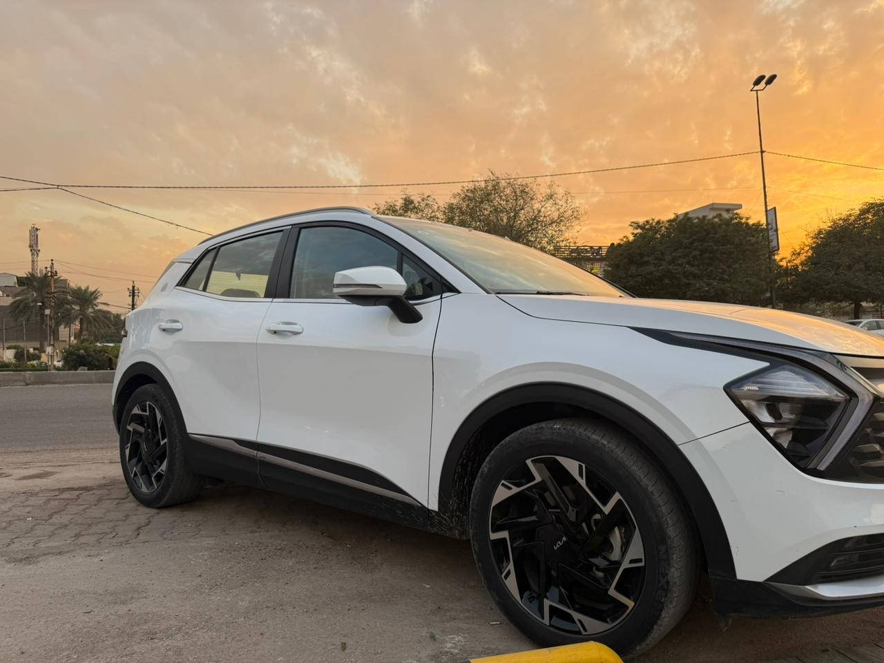 السلام عليكم 
سبورتج 2022 
ماشيه 26000الف
بسمي بغداد مكانها بغداد الكرخ
مكفوله من الصبغ والبارد والتكحيل 
حتى الدعاميات كفاله من الشخط
السعر ٢١٠ بيها مجال بسيط للشراي 
***********
