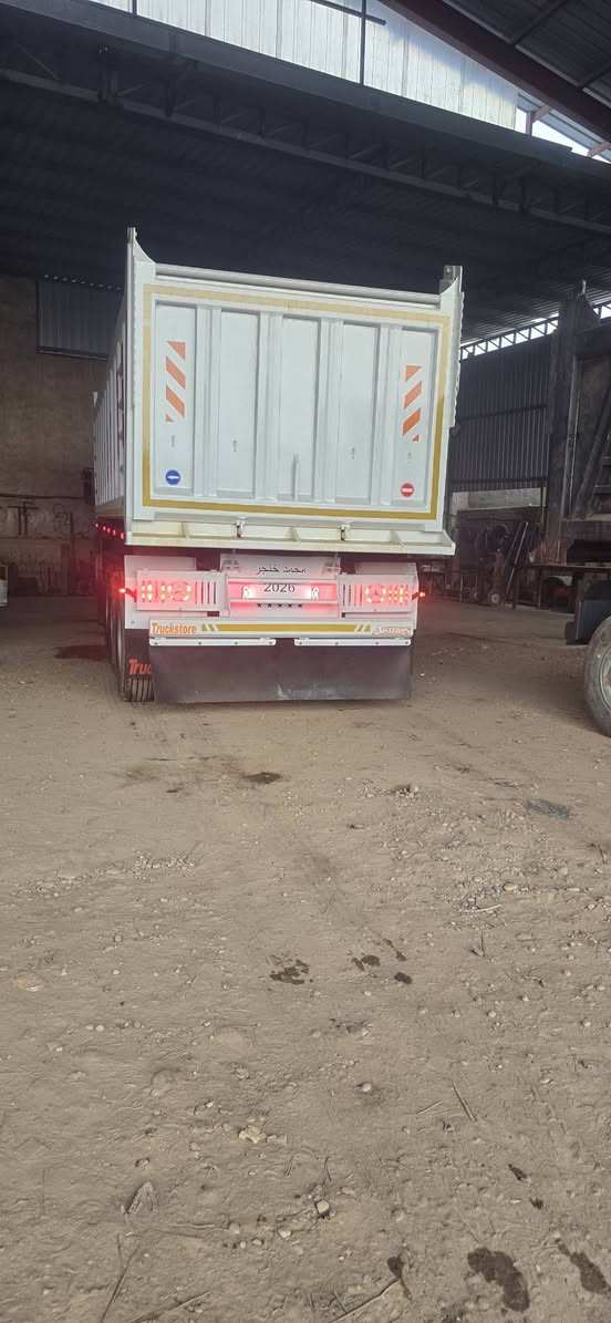 السلام علیکم 
نسافات للبيع 
مواصفات حديد تركي المنشأه 
شاصي روسي المنشأه 16
4 محاور حجم 16 
أسفل  6ملم 
اصافح 5 +  تكم 6ملم 
سدر 6 ملم + تكم 6 
شرط حديد تركي  ضمان 
جك ونج رفع وزن 110طن 
شريط 10ملم على طول الشاصي 
دبل بيم 
خزان هيدروليك 

متوفر  28متر +30متر 
جاهز صبغ هواء  كهربائيات  درجة أولى 
.
.ا
.
حدادة محمد خنجر 
*********** 
***********
العنوان موصل صناعة بازوايا
