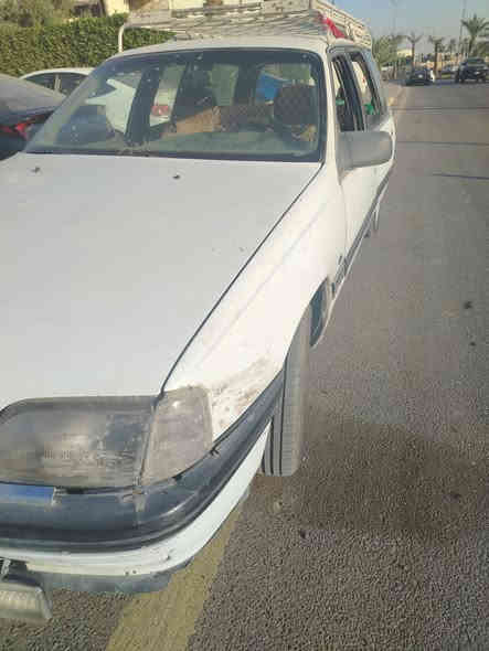 سيارة اوبل موديل ١٩٩١ لون ابيض رقم بغداد... سعر ٢٧ ورقة.. اتصال ***********
