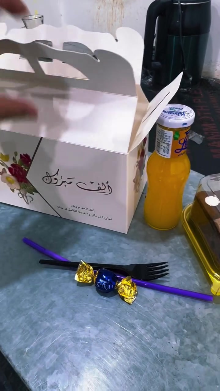 عرض مقدم من حلويات السلطان ✨  
كوالتي عالي وأسعار خيالية 😍🍰

متوفر جميع أنواع الحلويات والكيك حسب الطلب 🎂  
العنوان: ذي قار - الشطرة - تقاطع الحدباء 📍

للحجز والاستفسار:  
***********

