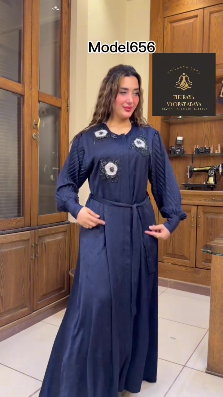 ⁨ عباءة الوردة البرونزية — موديل 656
👗 قماش ساتان برونزي أنيق بلمعة ناعمة
🌸 تطريز زهور بيضاء بارز مع لمسات ذهبية وفضية على الكتف والصدر
🎀 حزام مطابق يبرز الخصر بأناقة
👔 أكمام واسعة بطيات عمودية أنيقة
🖤 قصة كلاسيكية بخط أمامي مستقيم (سحاب أو أزرار)
📐 المقاسات:1-2-3-4-5-6
💰 السعر: 20$
🚚 التوصيل:
• 🇸🇾 جميع محافظات سوريا
• 🌍 جميع دول العالم
📩 واتساب:
wa.me/963933022876
#exploer #fyp #fashionista #abaya #عباية⁩


**إذا كنت صاحب هذا الإعلان وتريد حذفه لأي سبب، رجاءا أرسل رسالة إلى الدعم الفني**