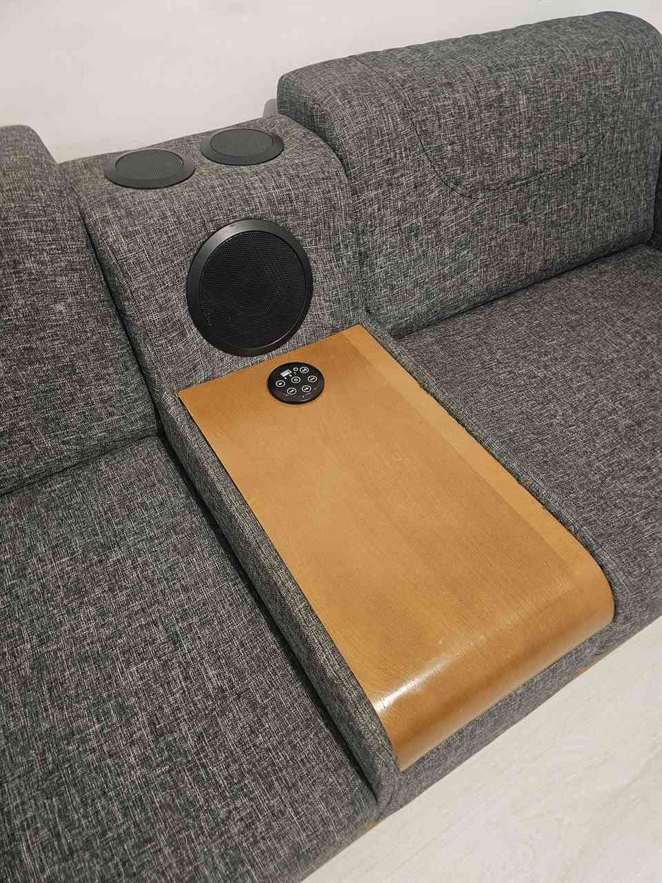 تخم تركي 5 نفرات ماركة MODASOFA - نضيف جدا 
مميزة بشاحن USB وتايبسي
*********** ***********
