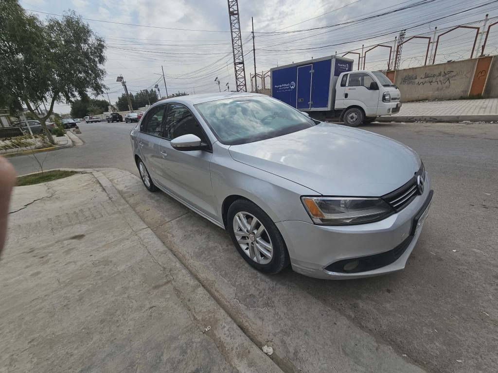 السلام عليكم 
جيتا ٢٠١٤ خليجي للبيع فقط
السيارة بيه فقط باب صبغ 
كامله مابيه اي نقص
محرك ٢٠٠٠ بدون تيربو 
السعر ١٠٠ ورقه 
للتواصل*********** بغداد, العراق
