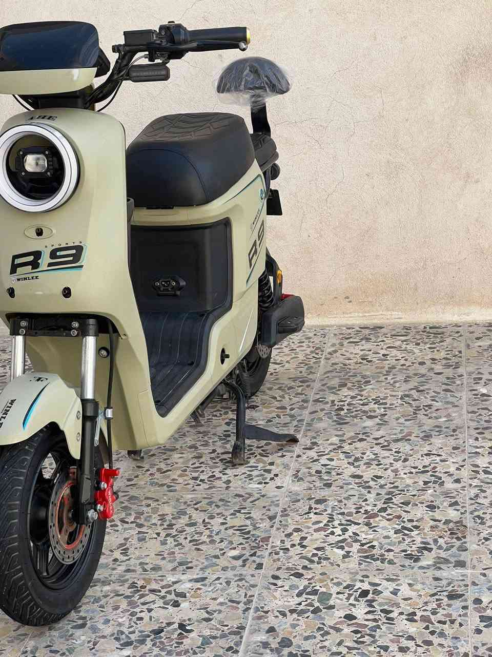 اسلام عليكم دراجه شحن ار 9 2026 طك  كرتون لون صحراوي  وصل الشراء موجود  بطاريات  كبار حجم 32امبير
السعر 450وبيها مجال  العنوان البصره الزبير
 الاستفسار***********
