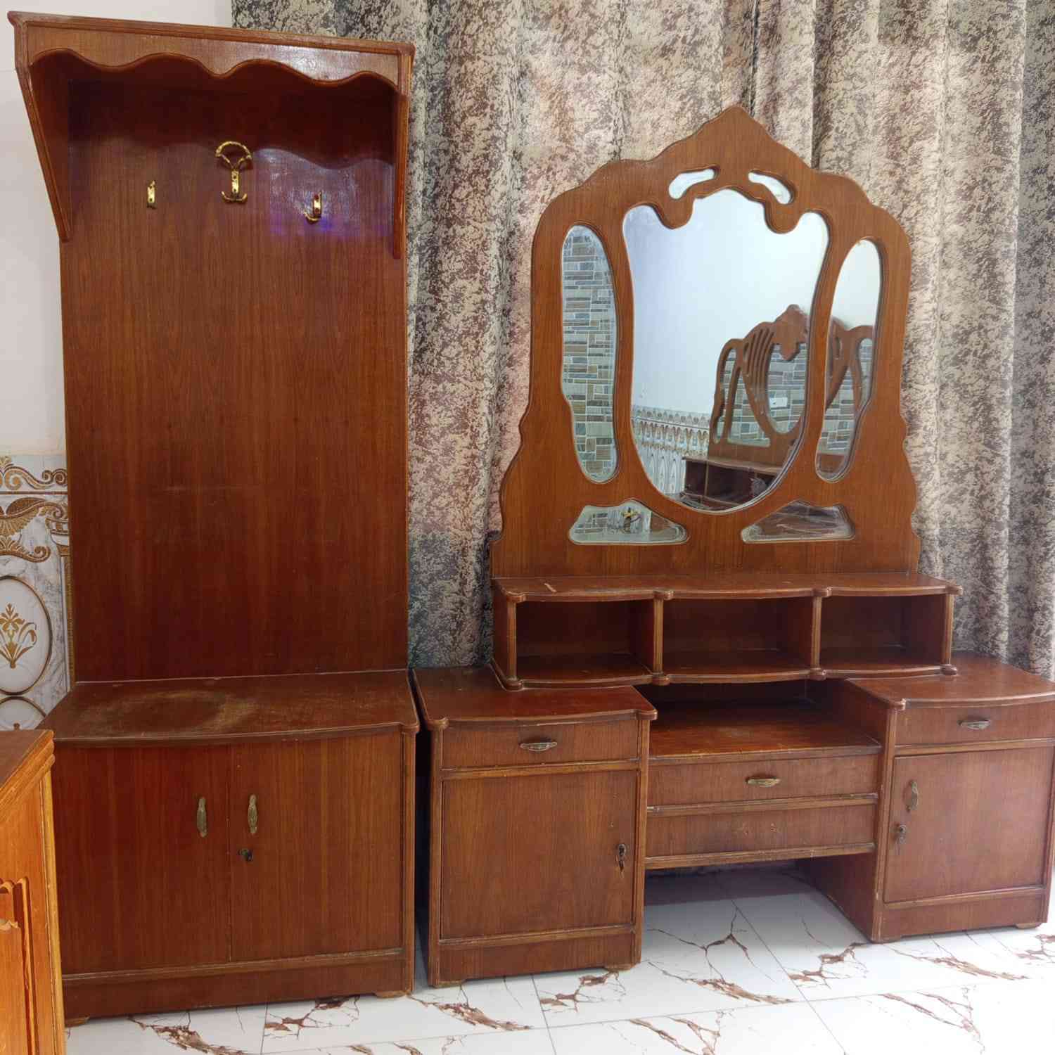 قيم وخذ بس بلي يرضه بي الله
***********
