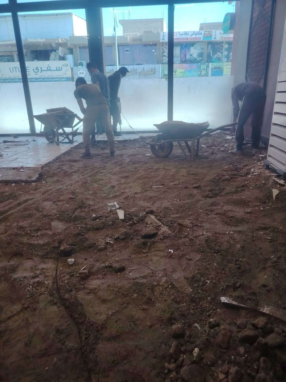 سلام عليكم  / يوجد كادر عمل جاهز/ تصعيد مواد/ تنضيف بيوت/ تفليش/ تكشيط/ تنضيف حدائق/ دفن نهري  / شقلنه ليل ونهار   /ومعداتنه جاهز/ ماعليك بس تصال على رقم  /     ***********
