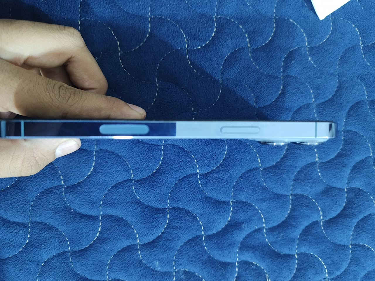 السلام عليكم
ايفون 13برو ماكس نضيف جداً جداً 
ذاكره 512
بطاريه 95%
ملحقات فقط كارتون 
ناصريه مقابل عمارات الشموخ قرب سكلات رائد
***********
