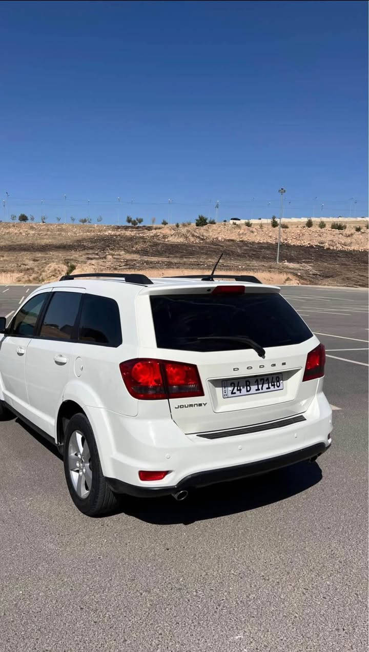 دوج جورني ٢٠١٢  
ره قه م سه نه وي جديد 
گيرو مه كينه بشه رت 
داخلي ره ش 
شاشه
بصمه
USB-AUX
نشره داخلي 
سپير جديد   
٣ مقعه د  ٧ ركاب 
تايره جديد 
 ١ قطعه چملاقئ سينگي به خه بئي داخلي 
شاشه له مس  گير ئوتوماتيك عادي 
تبريد مركه زي  هرسيك مقعه د 
٦ پستين مرغوب ٣.٦ 
ره قه م دهوك تحويل شه رت  
***********
125مجال پيچه ك 
١٠٠$ غرامه دهوك, العراق
