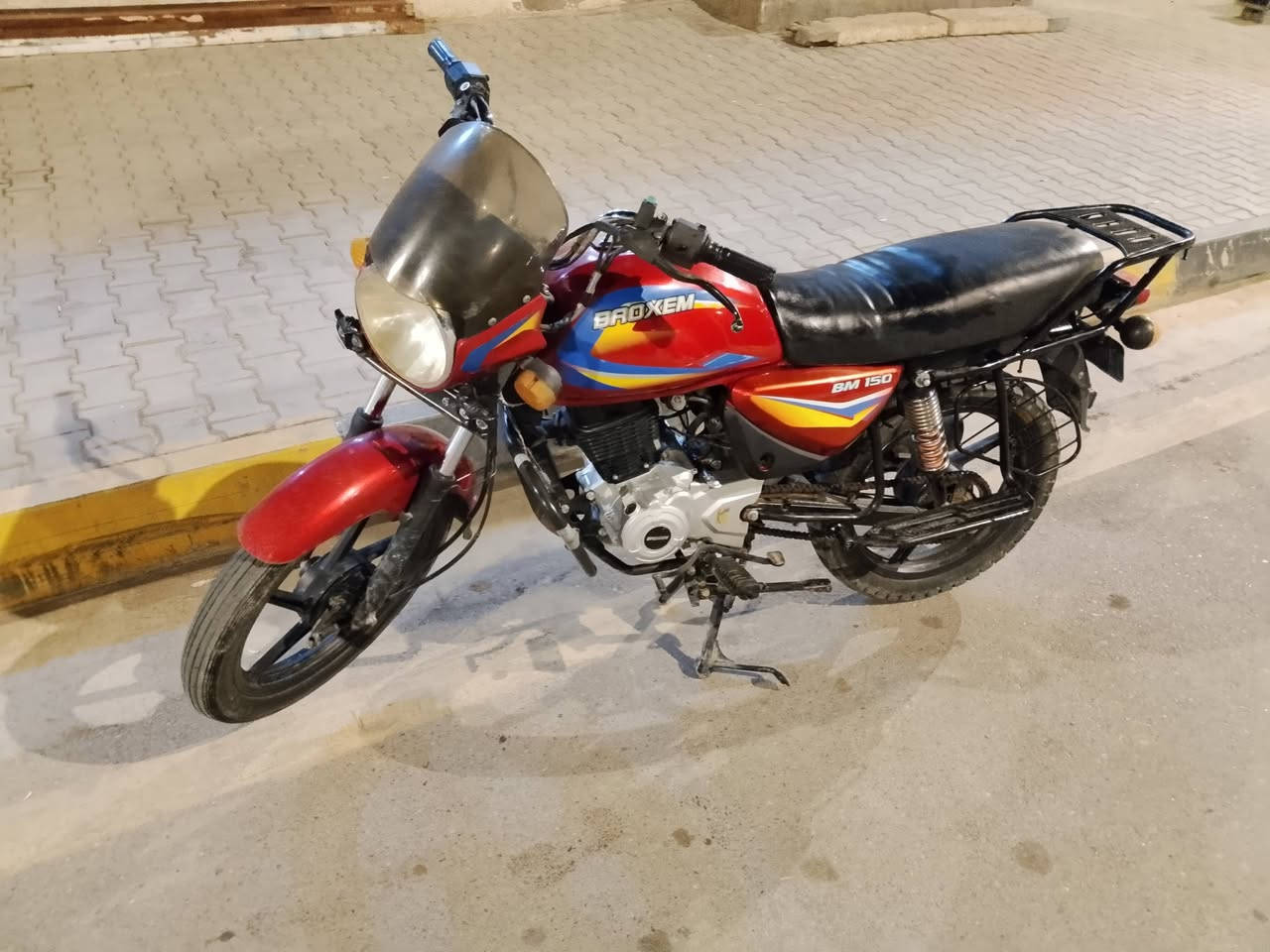 السلام عليكم بوكسر للبيع
أوراق اصولي 
مديل 2020
كهربائيات شغاله 
محرك مكفول 
سعر 1100
رقم ***********
