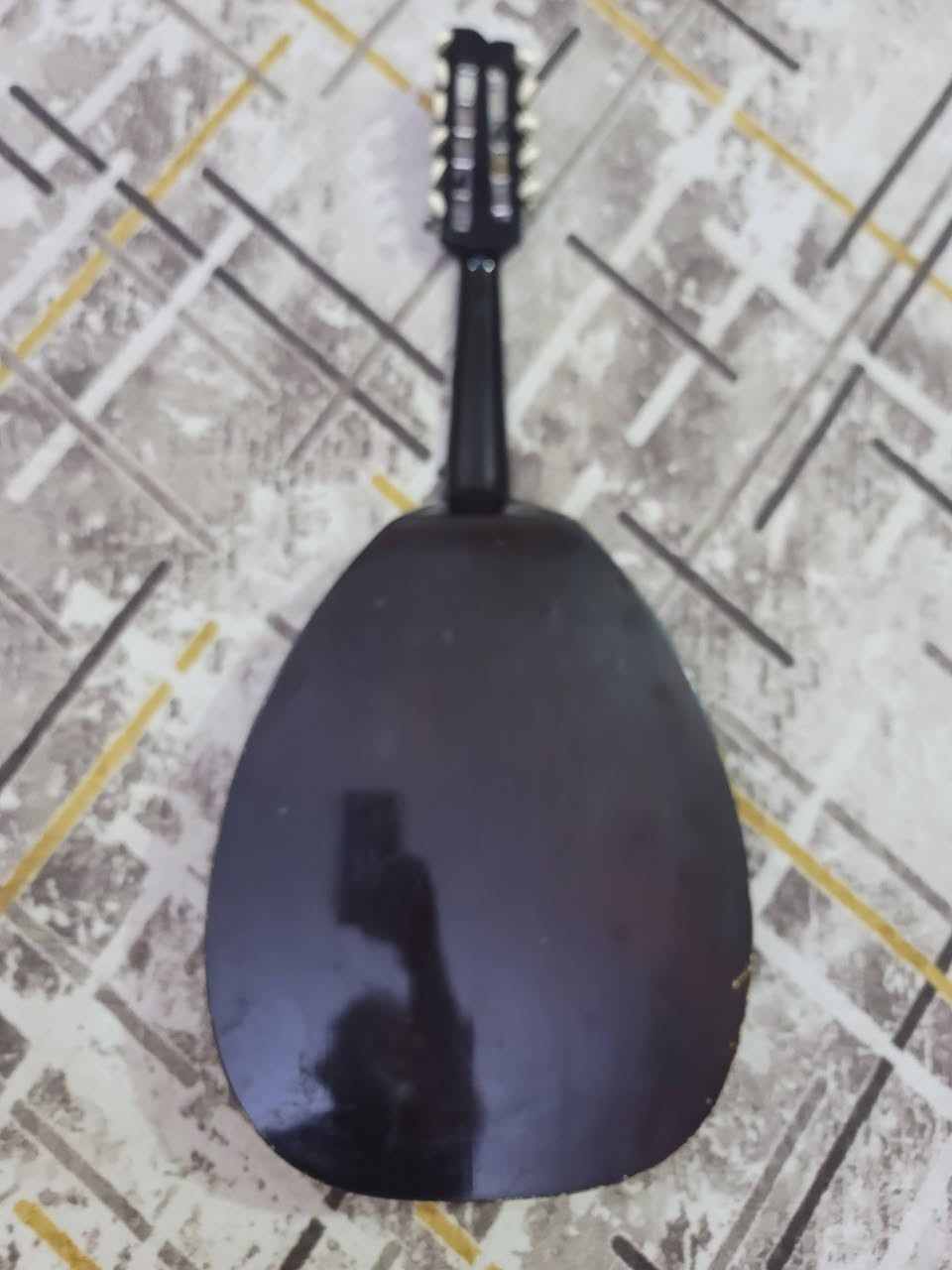 سلام عليكم عود كهربائي الي كترك انه صراحه الصانع ماعرفه بس العود صوته جميل واي ضرر مابي مكاني بصره سعره نهايته ٣٥٠الف الي رايده هاذه رقمي بي وات ساب ***********
