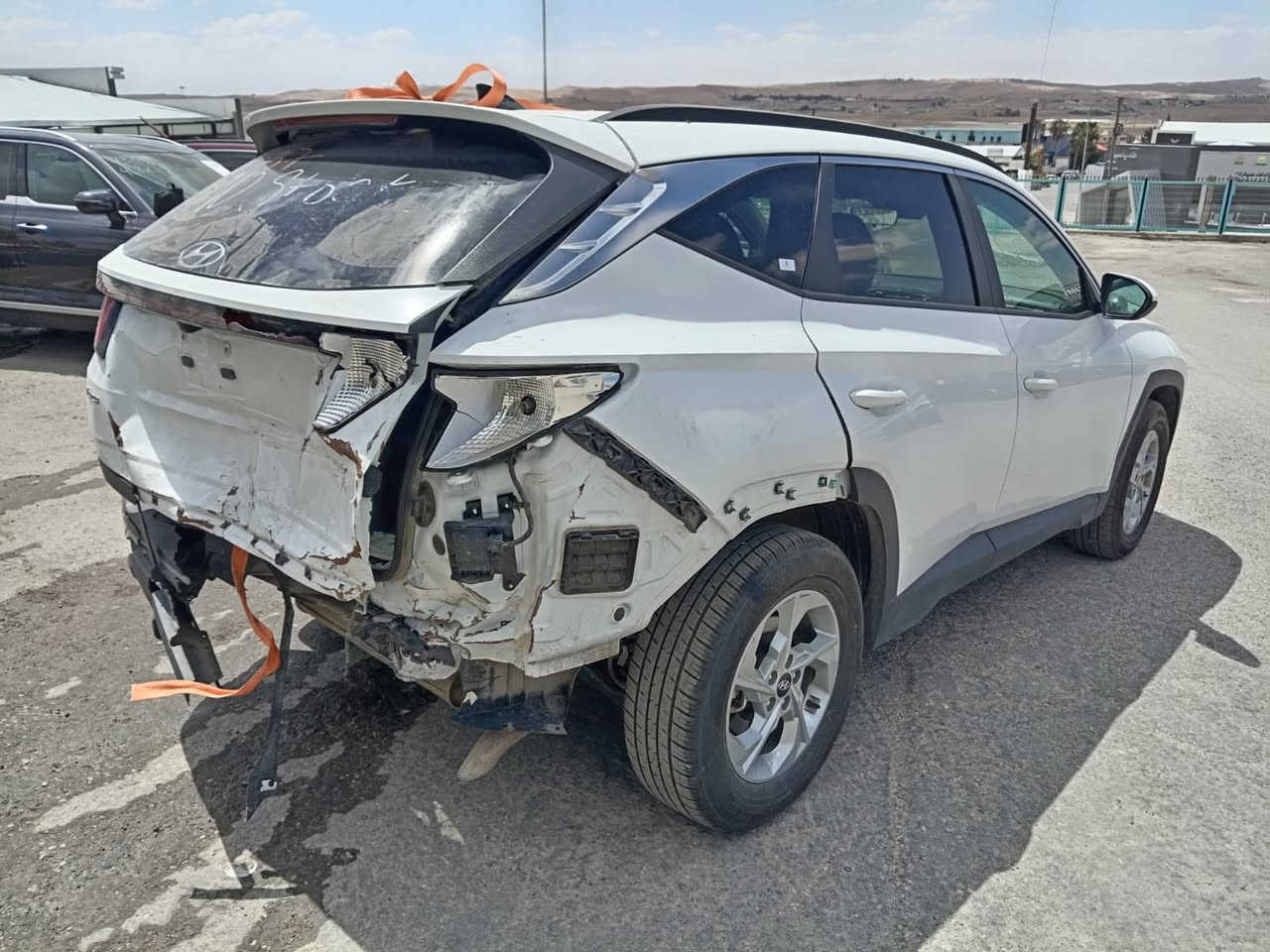 بسم الله الرحمين الرحيم.                                 

نوع السيارة🚘✅ هونداي توسان/  الموديل 2024.     

حجم المحرك🚕🚕🚕2500🚦🚦.                                                                  

السعر/ (128 ورقة بالحرة)(143 على كتاب اعفاء شهداء🚖 واصل بغداد مدفوع النقل والتخليص + الضربه🚘(تستلم جاهز بدون اي مصاريف اخرى)🚦✅✅🚖🚖🚘❤️❤️🌹🌹
.             اتصل وتدلل بالخدمة   
  مواصفات السيارة (بصمة/  كشن كهرباء/ وجنطه كهرباء)🚘
السيارة موجود ✅بالاردن  🚗المنطقة الحرة الزرقاء                    

الضرر واضح بالصور ✅  🚘السيارة تشتغل وتمشي.   

الاستفسار او التصال  على الرقم  ***********             

او مراسلة واتساب على الرقم الاردني 00962797080658. 

عنوان المعرض🛣️🛣️⬅️شارع 18 شمال المنطقه  الحرة🚗🚗🚗
