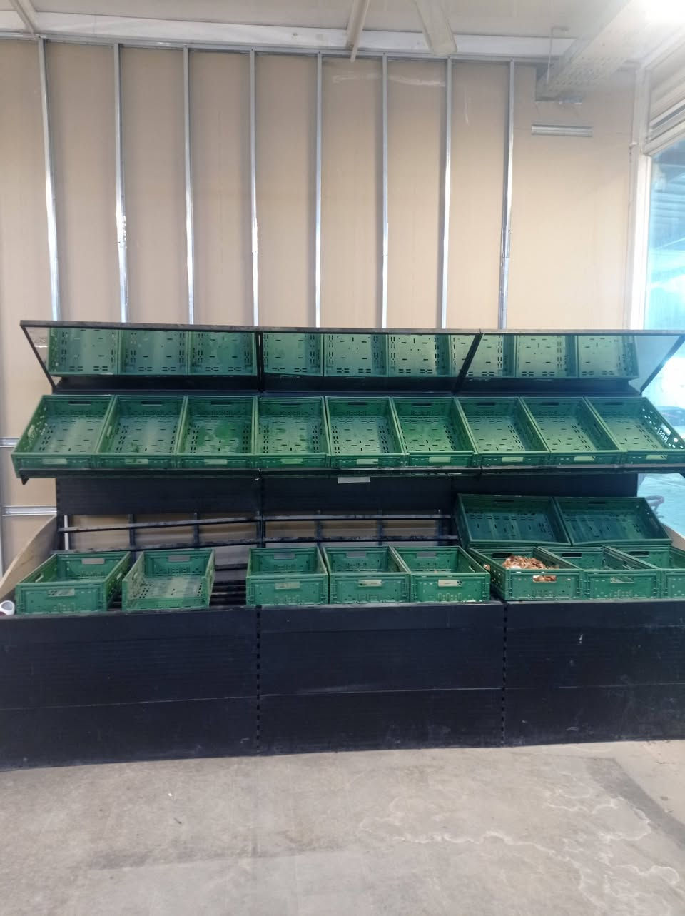 عارضة مخضر نظيفة حالة الجديدة بسعر مناسب
التواصل
***********
***********
