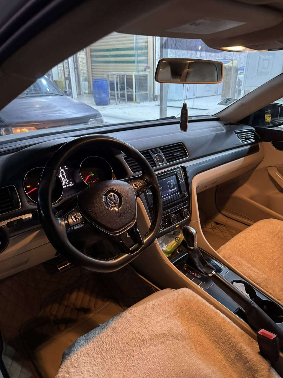 سلام عليكم باصات موديل 2017محرك 18تيربوو سياره بيها باب السايق صبغ ونص البونيد بدون داخل وبدون ايربك سياره بسمي وبطاقه بانزين السعر 148رقم الموبايل ***********
