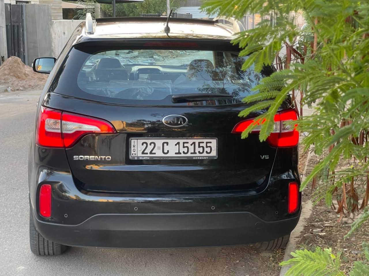 #السلام_عليكم
كيا سورينتو 2013 Kia sorento رقم اربيل خليجي مكينه 3500 v6 dosh السعر 155 السياره بيه منظومة غاز
المواصفات :- 
* بانوراما بصمه كامرا خلفيه شاشه اعطال تبريد بيانو وضيعات قياده مري شفط تبريد 3 قطع كروز سرعه7 مقاعد جلد كرسي كهرباء 
- السياره بيه جاملغ امامي جهه الصدر بدون دواخل   صور السونار مرفقه مكان السياره  بغداد 
- للاستفسار ***********
