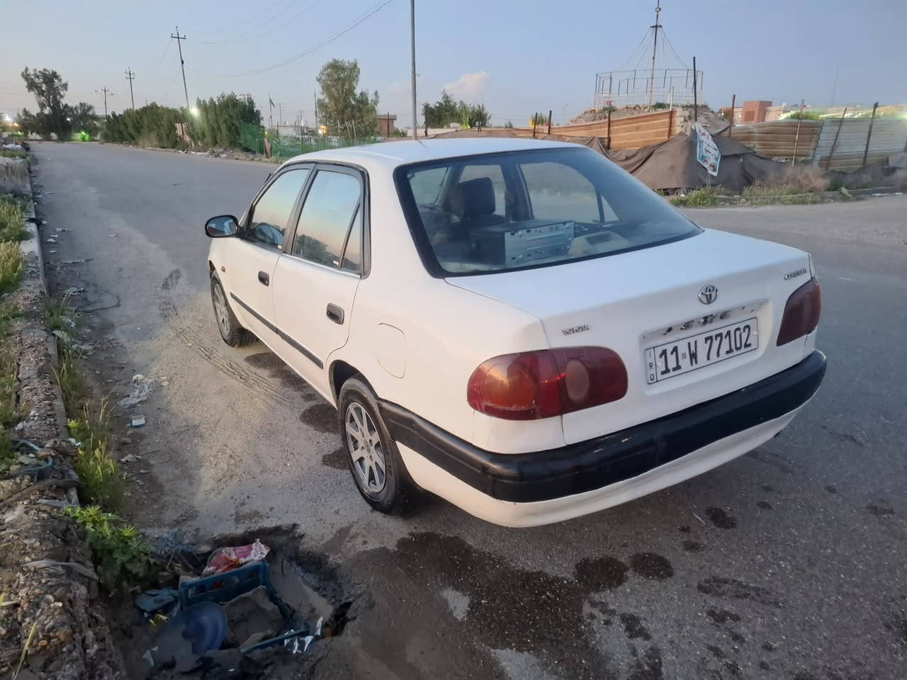 كورلا بزون موديل ٩٩ مصبوغه عام بدون حادث فقط طخه بسيطه بالجنطة كير اوتو جاهزه من كلشي مكينه بيها خيط بخار كير مكفول صدر جديد تخم تاير راديترات تبريد كله شغال و١٠٠%سياره رقم وسنويه جدد بسمي السعر ٥١ وبي مجال مكاني بغداد المحموديه للاستفسار*********** شراي اتصل
