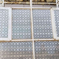 شباك للبيع ارتفاع 2م وعرض 1.5 الشباك نضيف السعر 80  الاتصال عله هذا ال...