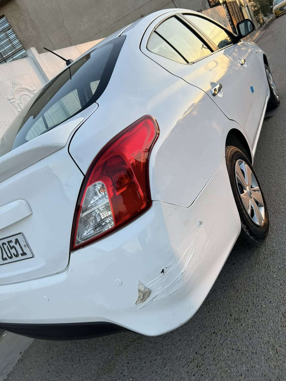 السلام عليكم نيسان سني بليته زرقه هندي موديل 2020 جديده جدا بدون حادث ولا صبغ بارد بلباب الامامي ومكحل فقط وطبره بلباب الخلفي باسمي الرقم الجديد سعر 115 $ 
للاتصال ***********
