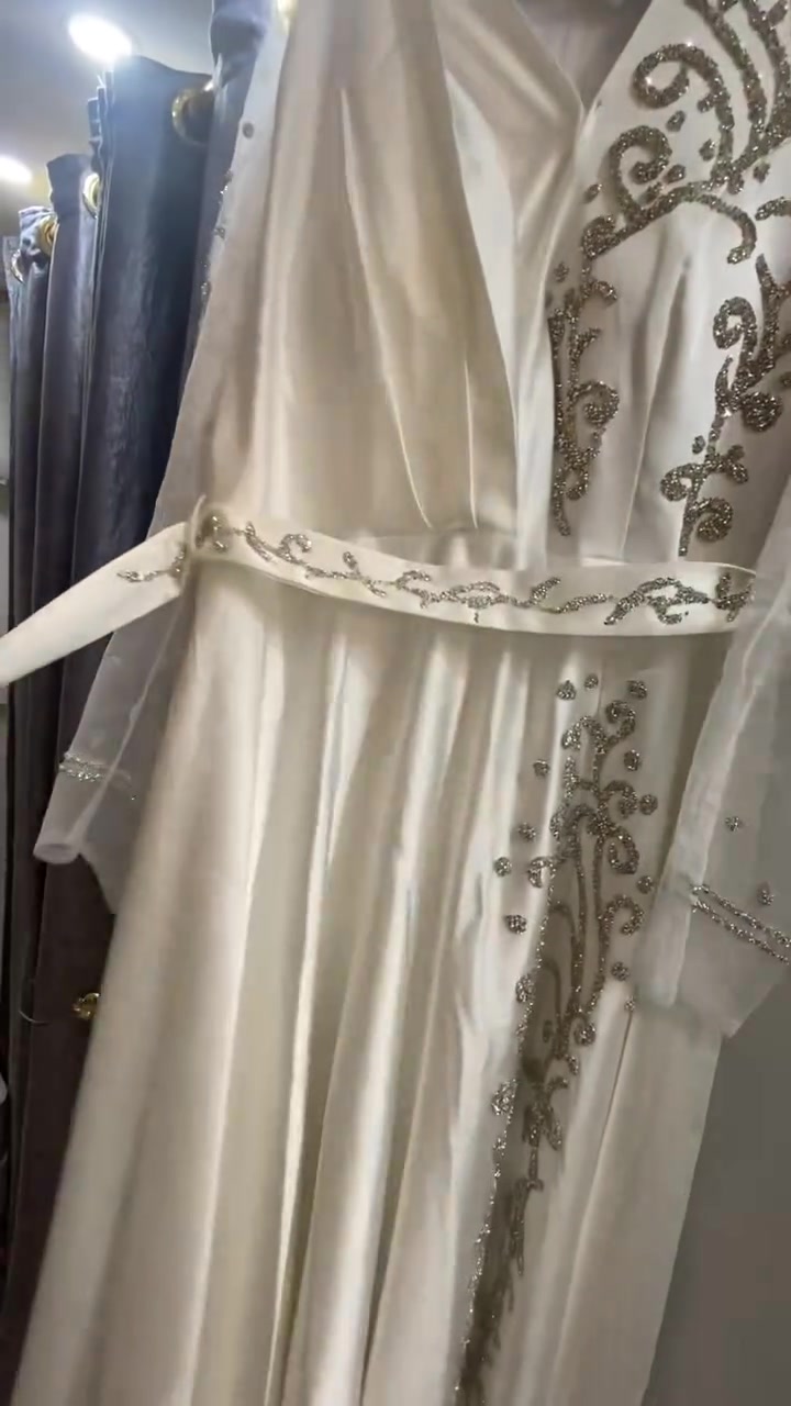 سلام عليكم عندي فستان للبيع مستخدم مره واحده


**إذا كنت صاحب هذا الإعلان وتريد حذفه لأي سبب، رجاءا أرسل رسالة إلى الدعم الفني**