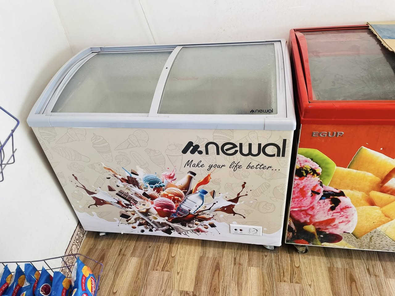 غراض محل للبيع
ثلاجة بيور لايف حجم متوسط سعر ٢٢٥ وبي مجال 
مجمدة نوال اخو الجديد مستعمل ٤ اشهر فقط سعر ٣٧٥ وبي مجال 
رقم موبايل 
***********
او مراسلة الصفحة
