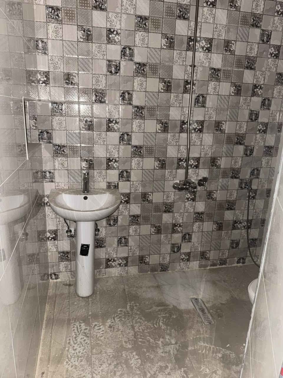 للايجار في السيديه بيت جديد يحتوي على 4غرف نوم هول داخلي صاله مطبخ حمامات عدد للاستفسار اكثر ***********
