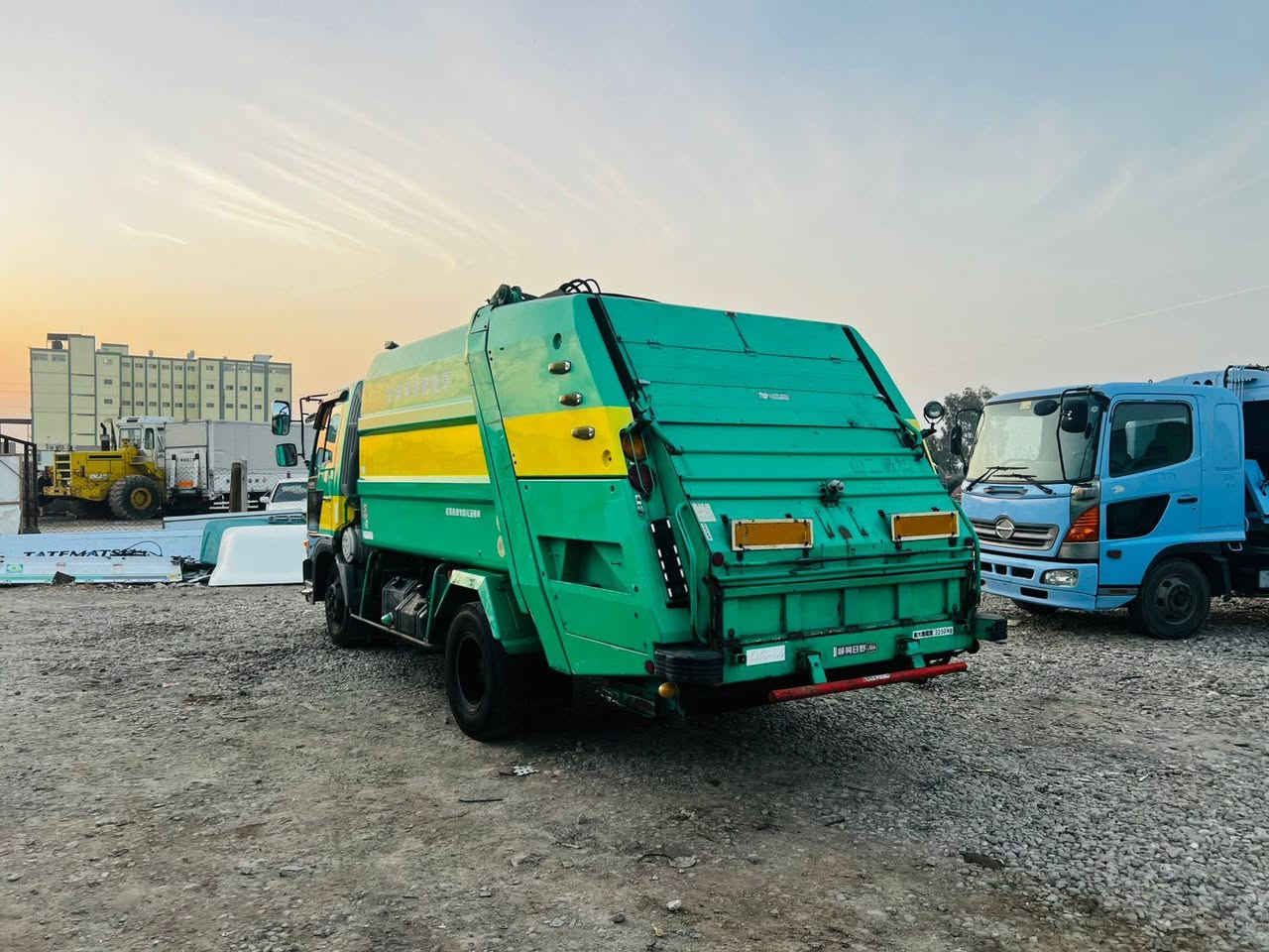 اللهم صل ع محمد وآل محمد 👍🇮🇶🇮🇶
هينو انكر كابسه نفايات كبسه 8 مكعب 
مكينه 6 سلندر بم ونوزل دخول جديد 
 معرض النصر / قضاء النصر / ذي قار 
***********
***********
